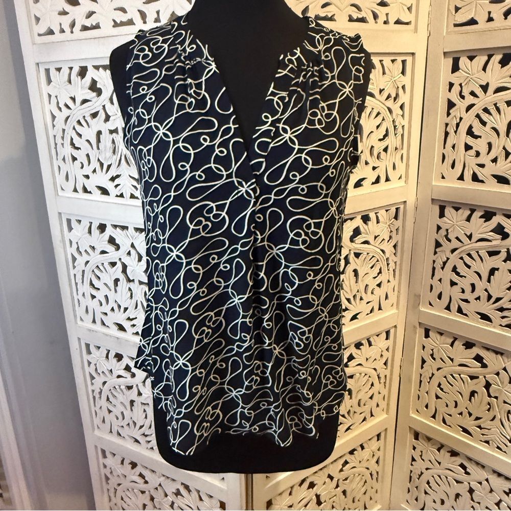 NWT Tahari Navy and White Blouse Sz M
